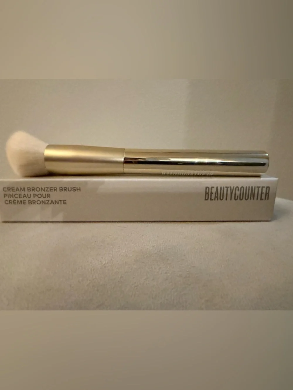 NIB‎ Beautycounter Cream Bronzer Brush Gold Angled Powder Clean Beauty MSRP$36